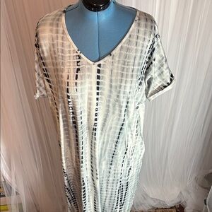 SHEIN Black and White V-Neck Tunic